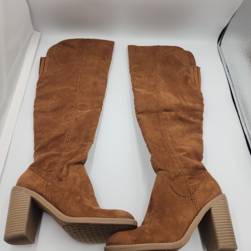 DV Women's faux suede BROWN KNEE HIGH boots size 6
